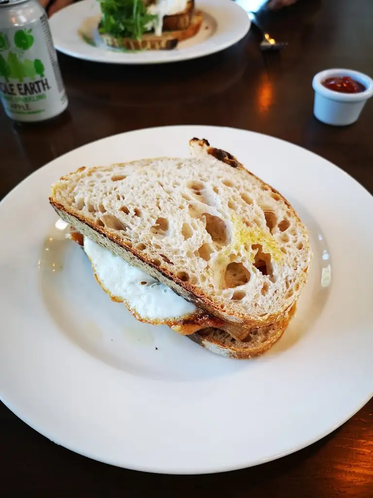 Kerry Burridge_The Bridge_Charfield_review