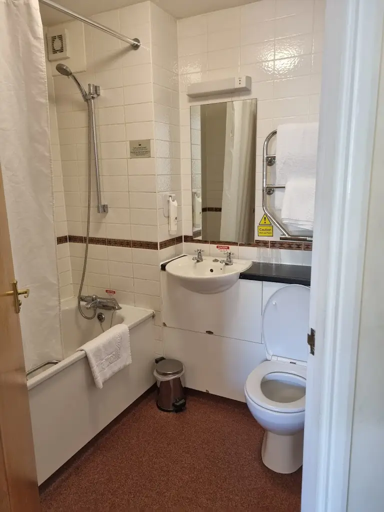 Leanne_Wee Waif Hotel_Charvil_review