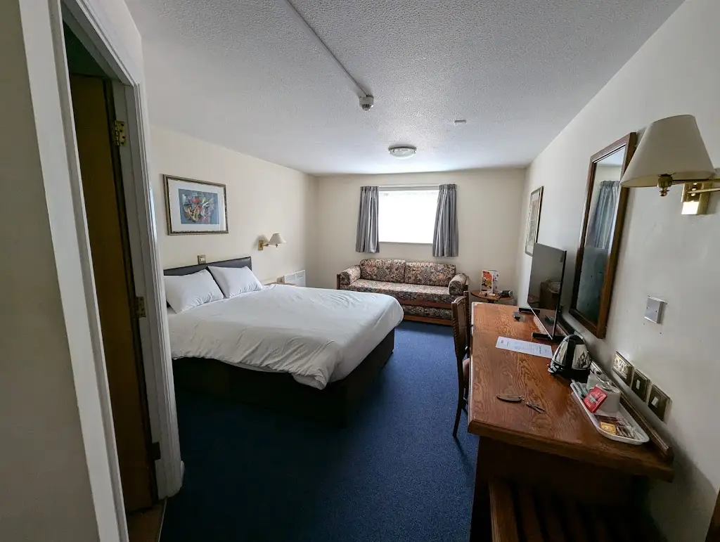 Alec_Wee Waif Hotel_Charvil_review