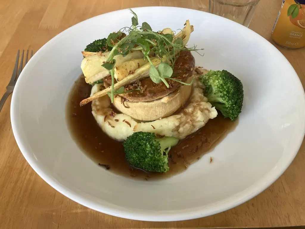 Gary Kerr_The Bank House Cafe_Charmouth_recensione