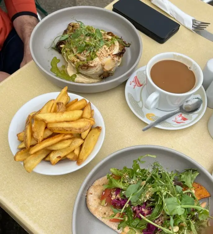 Xander Myles_The Bank House Cafe_Charmouth_recensione