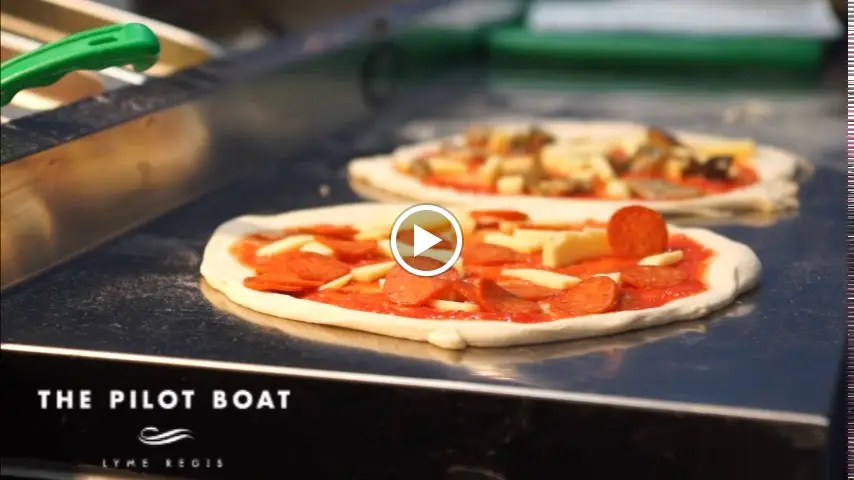 The Pilot Boat_Charmouth_slider_image_2