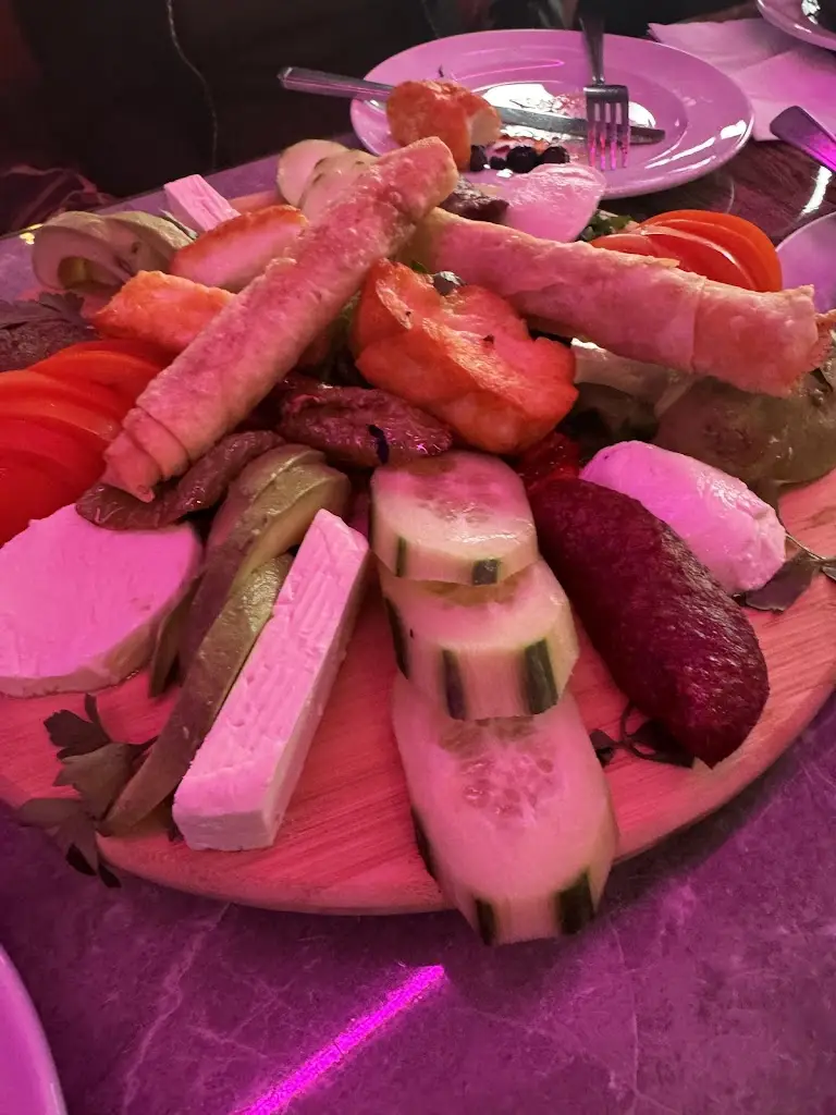 Samaneh Ghaffari_Antepli_Charminster_review