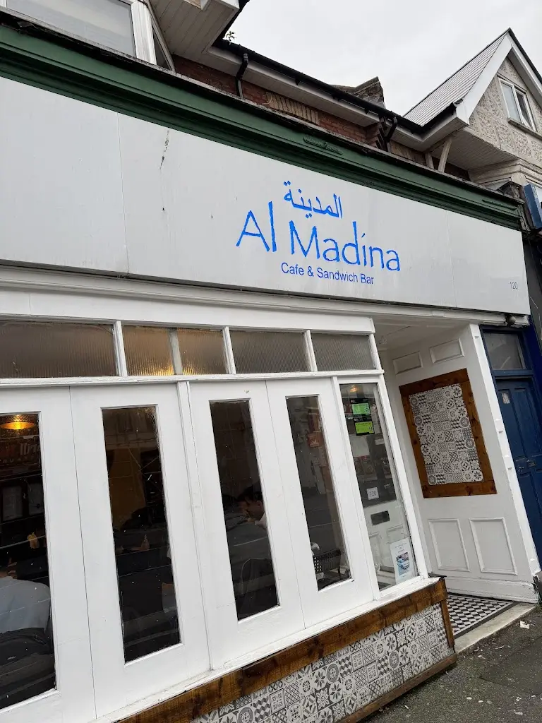 Almadina resturant & cafe_Charminster_slider_image_1