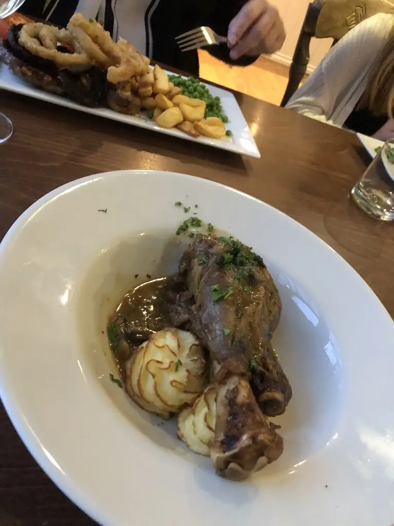 K Finch_The Gamekeeper_Charminster_recensione