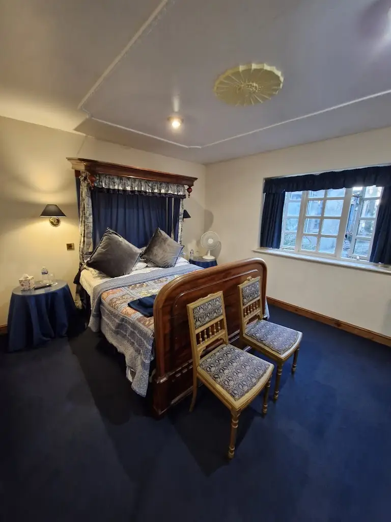 Nadja L._Cross Keys Hotel & Restaurant_Chatteris_review