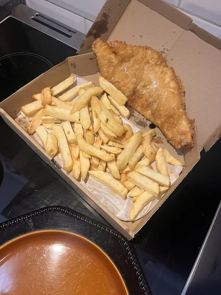 Emily Sayers_Petrou Bros_Chatteris_review