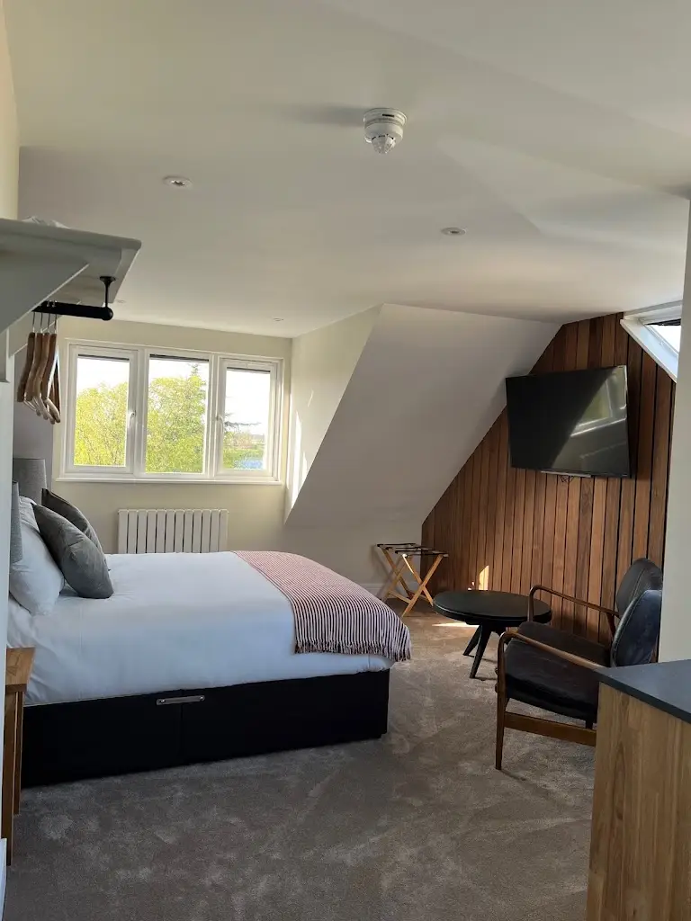 The Three Pickerels_Chatteris_slider_image_3