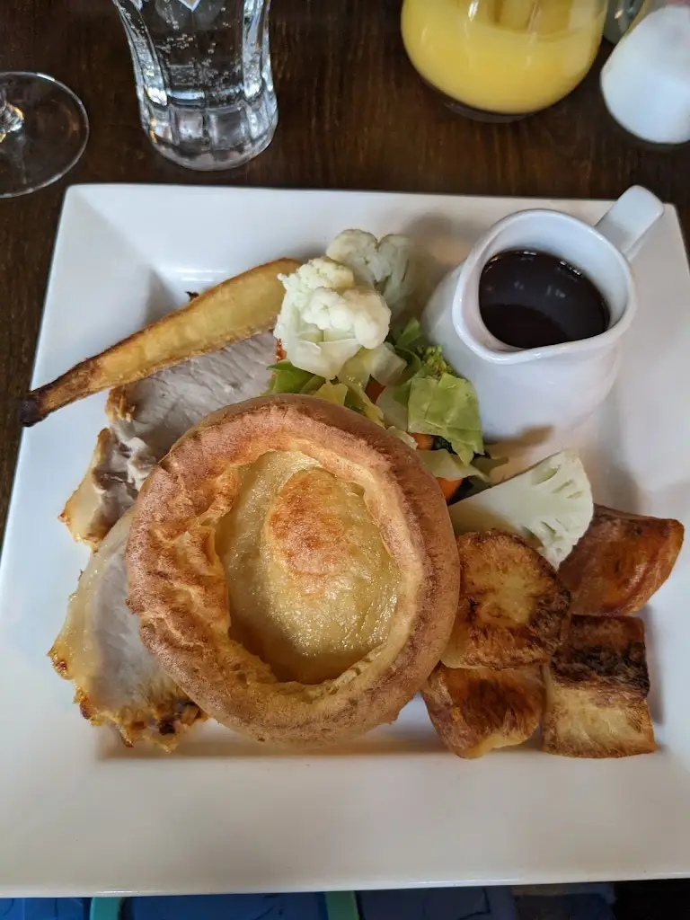 Katie Ella Hardwicke_The Three Horseshoes_Cheddington_review
