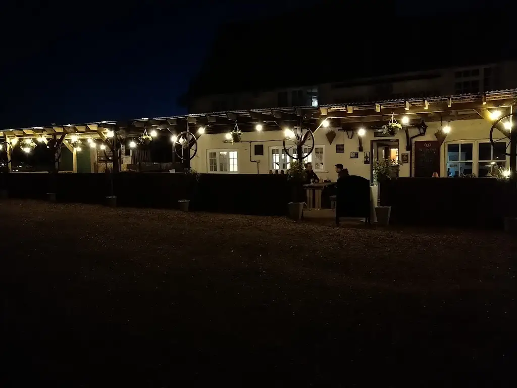 The Three Horseshoes_Cheddington_slider_image_3