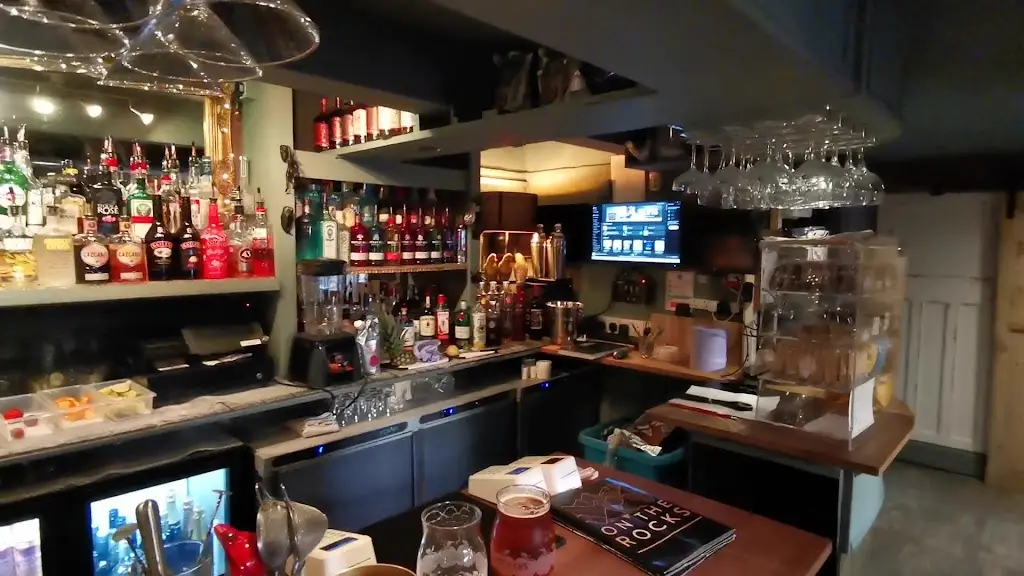 On the Rocks_Cheddar_slider_image_2