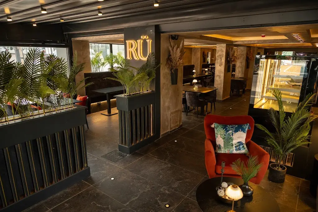 RU Restaurant and Lounge_Cheadle Heath_slider_image_1