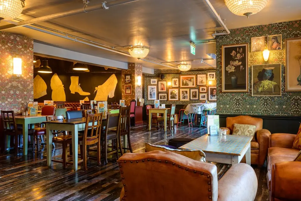 Brezo Lounge_Cheadle_slider_image_1