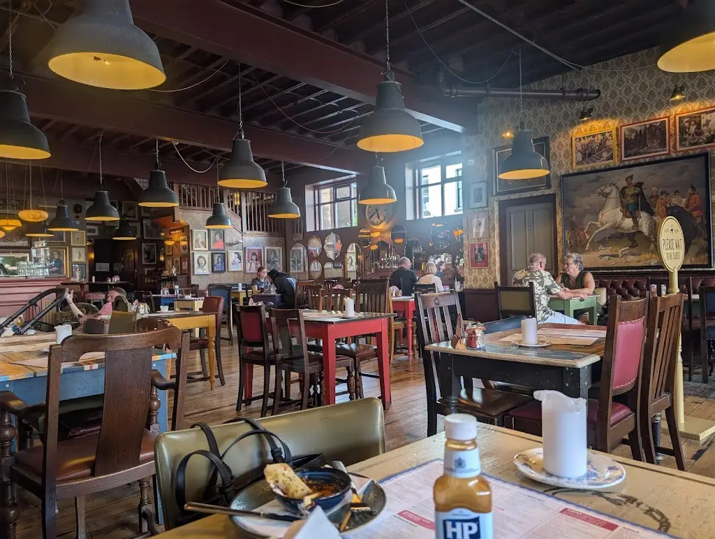 Brezo Lounge_Cheadle_slider_image_3