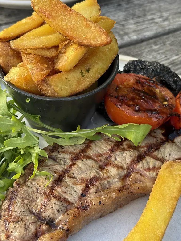 Macky Mann_The Royal, Charlton Kings_Charlton Kings_review