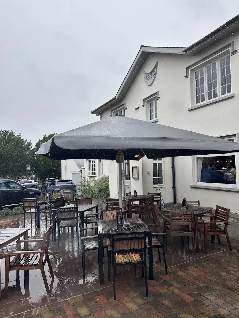 Mark McGee_The Royal, Charlton Kings_Charlton Kings_review