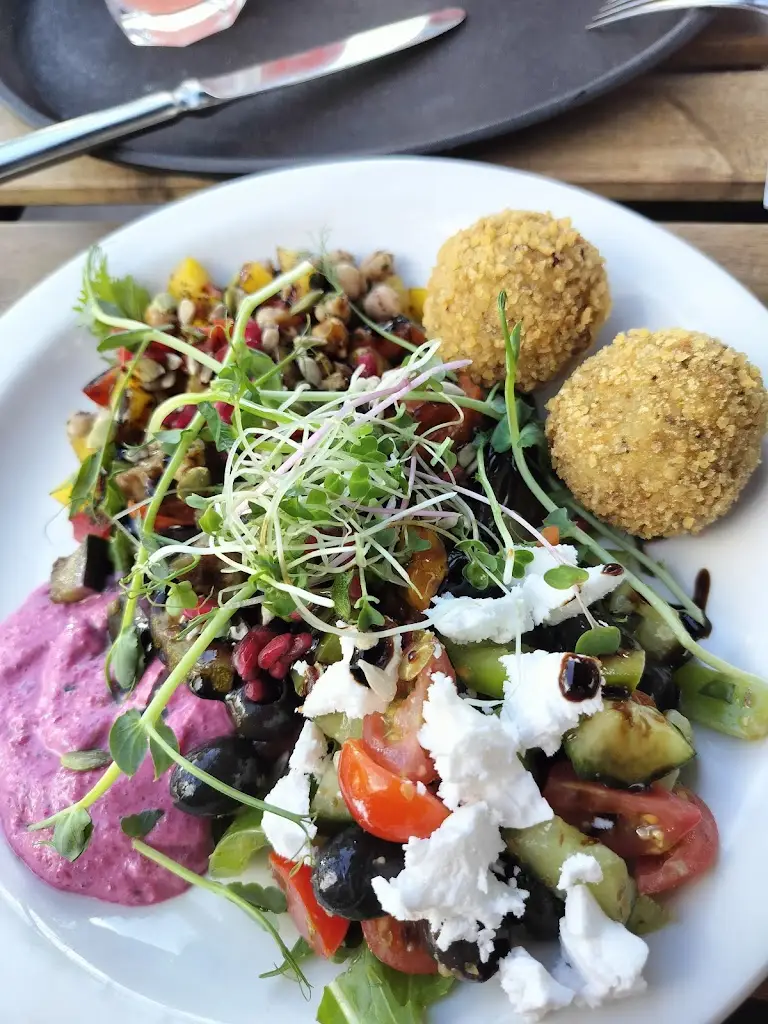 Karolina Paulina_Poco Culina_Charlton Kings_review