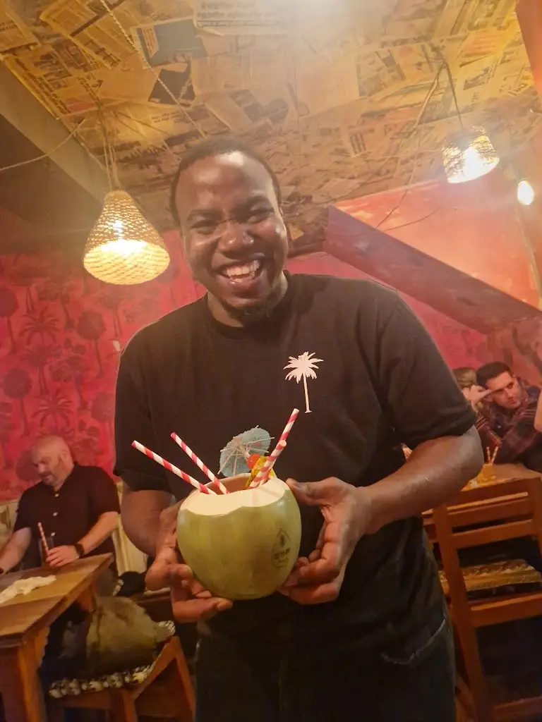 Clare Paisley_The Coconut Tree Cheltenham_Cheltenham_reseña