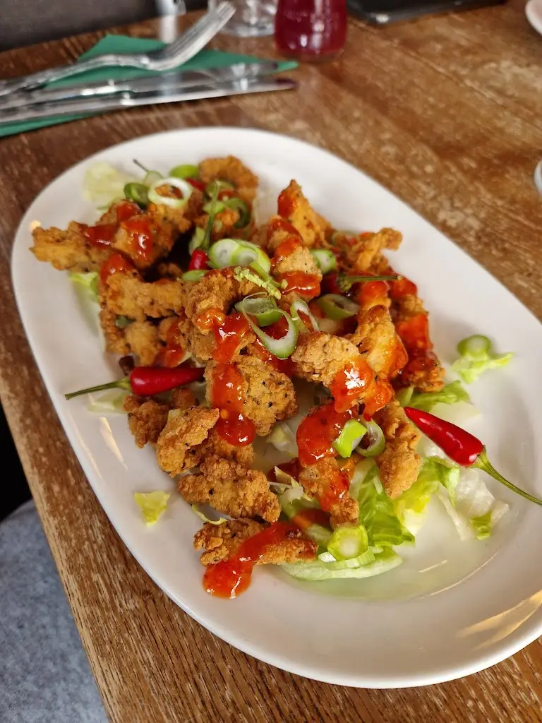 Deone Dearlove_Crown & Cushion_Chapeltown_review