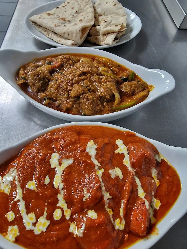 Cardamon Indian Restaurant And Takeaway_Chapeltown_slider_image_3