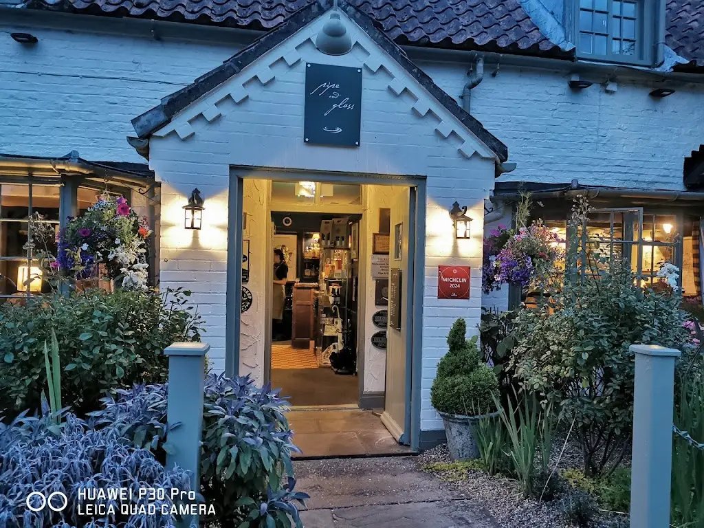 Pipe and Glass restaurant in Cherry Burton