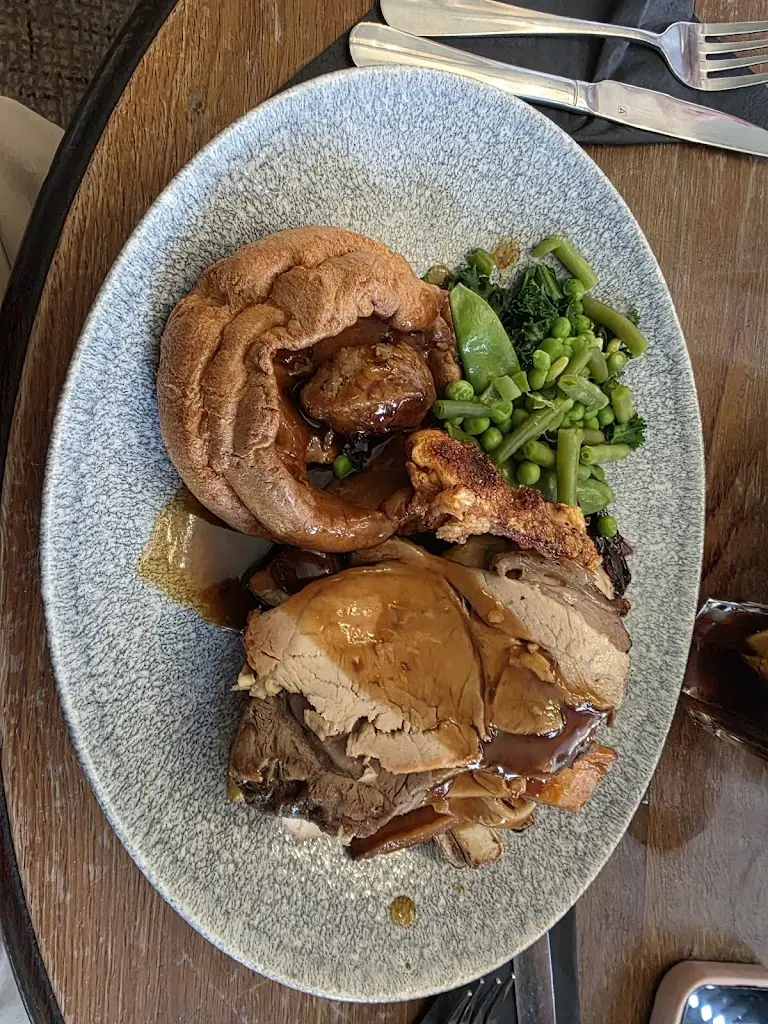 Altisidora_Cherry Burton_slider_image_3