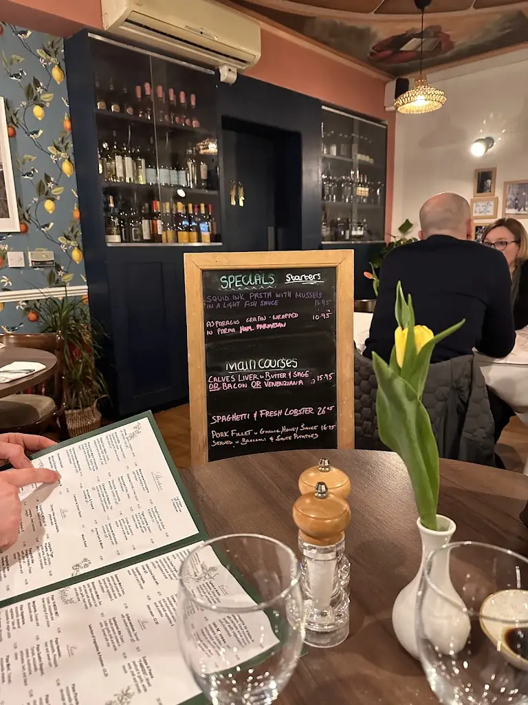 Menu_Mimi e Coco_Cheam_image_1