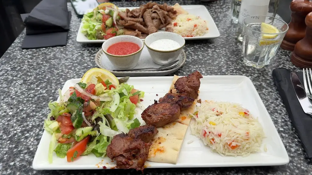 TAŞ Restaurant Cheam_Cheam_slider_image_2