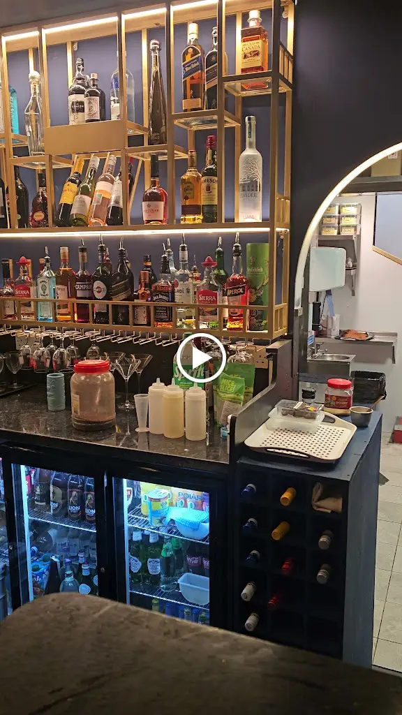 Tamil Square- Sri Lankan - South Indian Bar & Restaurant_Cheam_slider_image_2