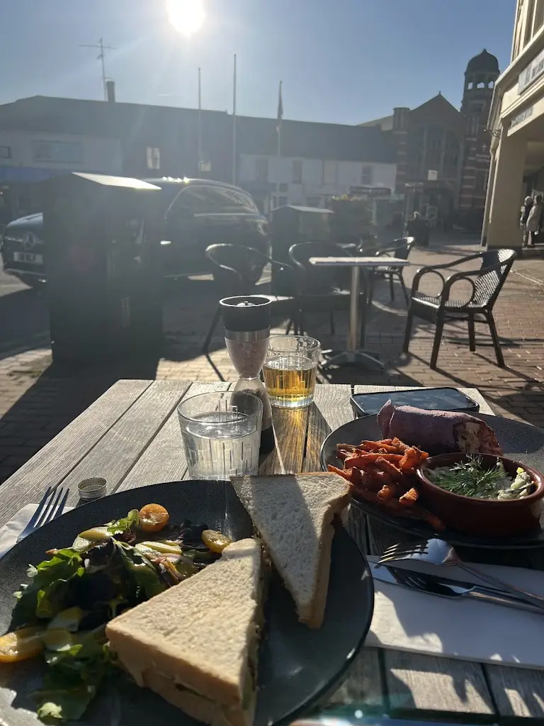 Céleste Robillard_The Tavern_Chesham_review