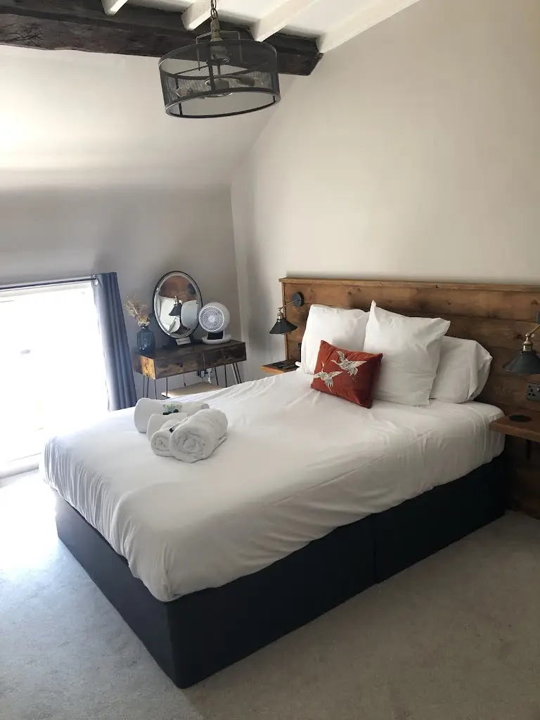 Christopher Lewis_Reubens 46_Cheshire East_review