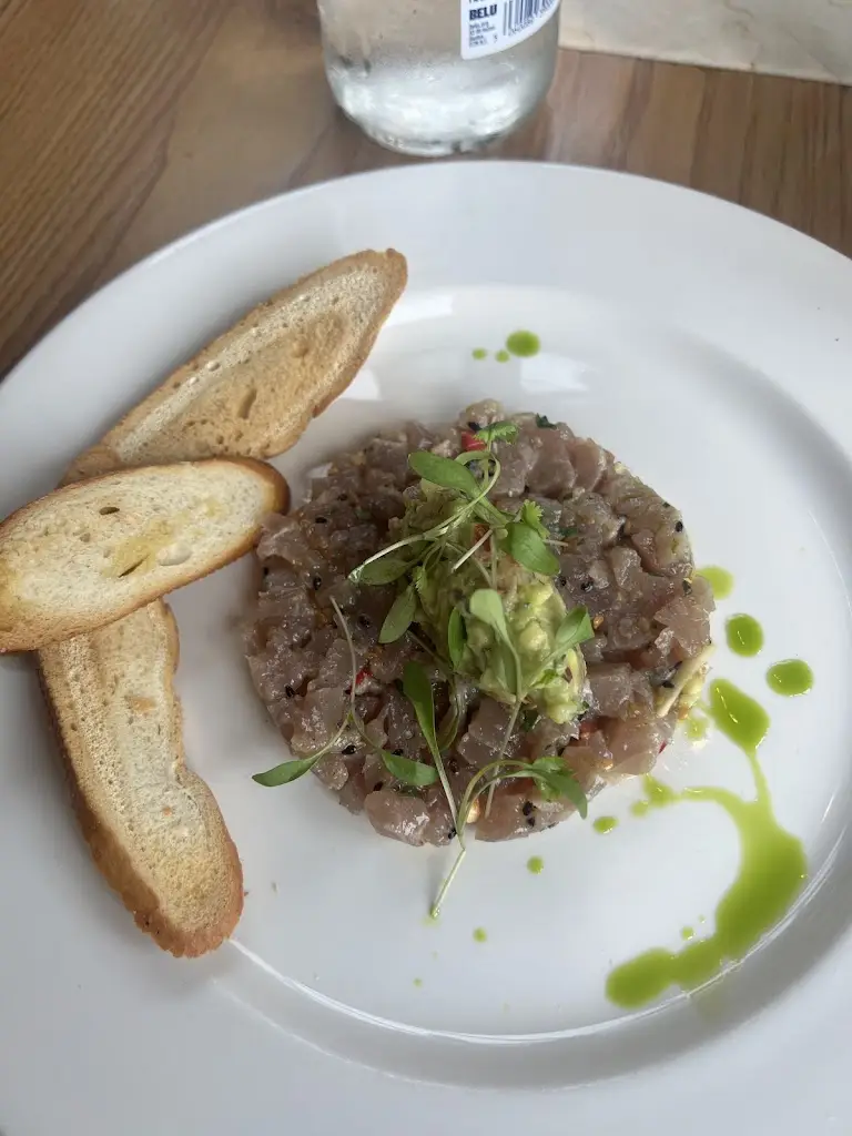 Chloe Simb_The Black Horse_Chicksands_review