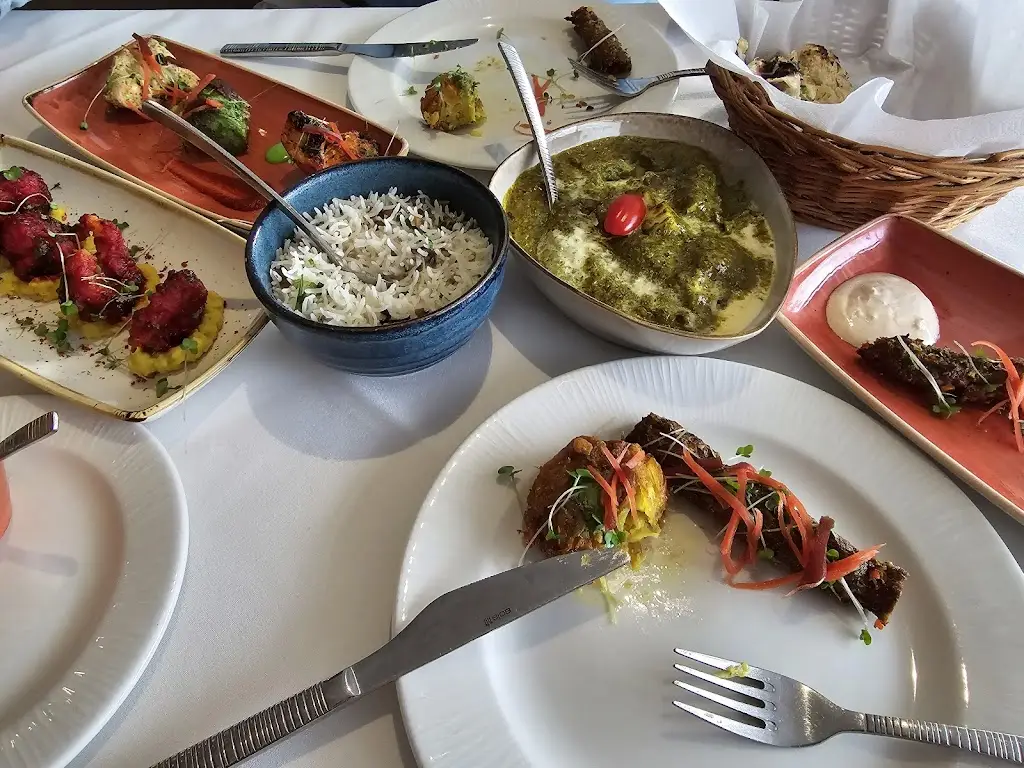 Saffron Summer_Chessington_slider_image_3