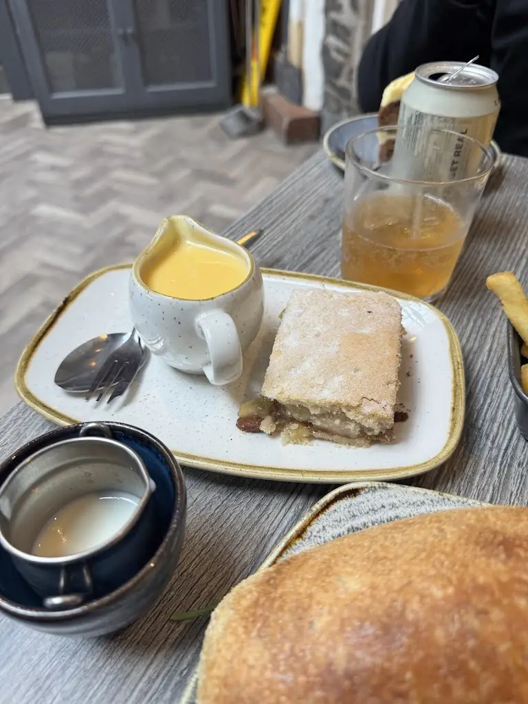 Tanmeet Kaur_The Apple Pie Cafe and Bakery_Ambleside_review