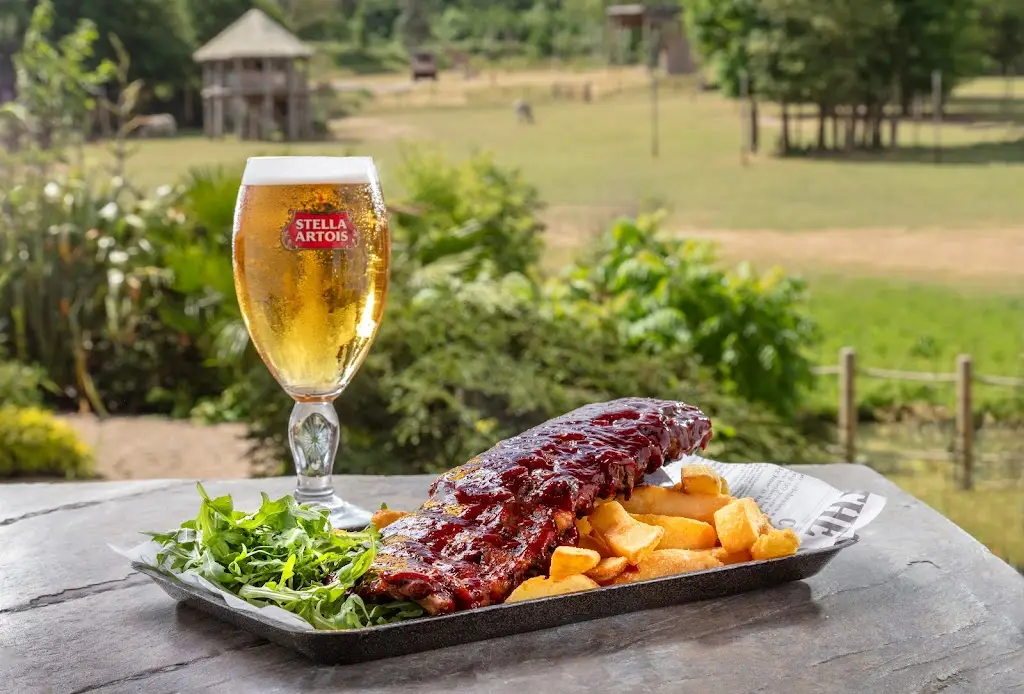 Zafari Bar and Grill_Chessington_slider_image_3