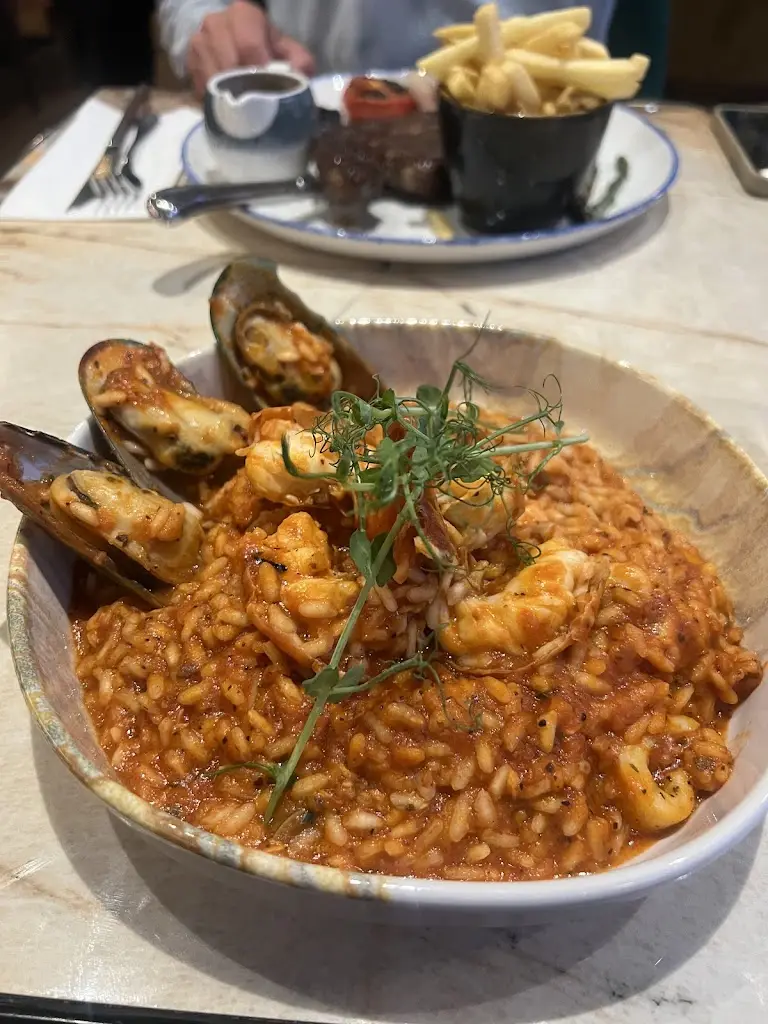 Thamires Ferreira_Reyna Brasserie_Cheshunt_review