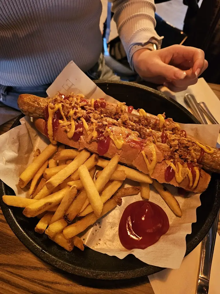 Vicki Shurety_Crocodile_Cheshunt_review