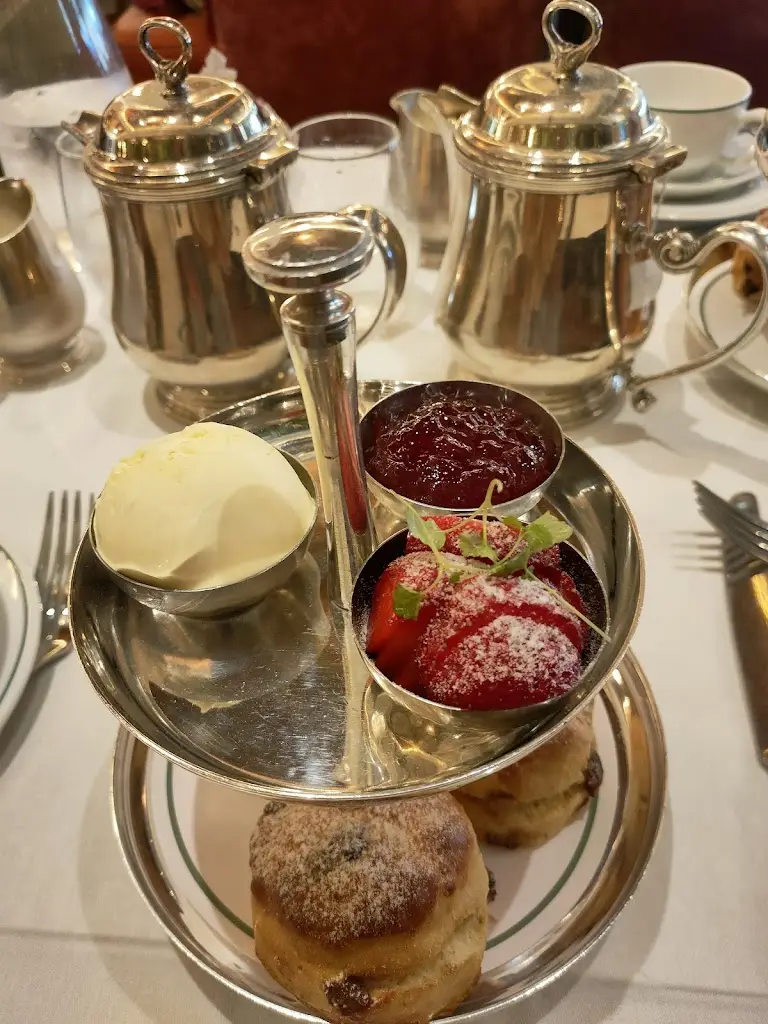 E “Bookworm2017”_The Ivy Chichester_Chichester_review