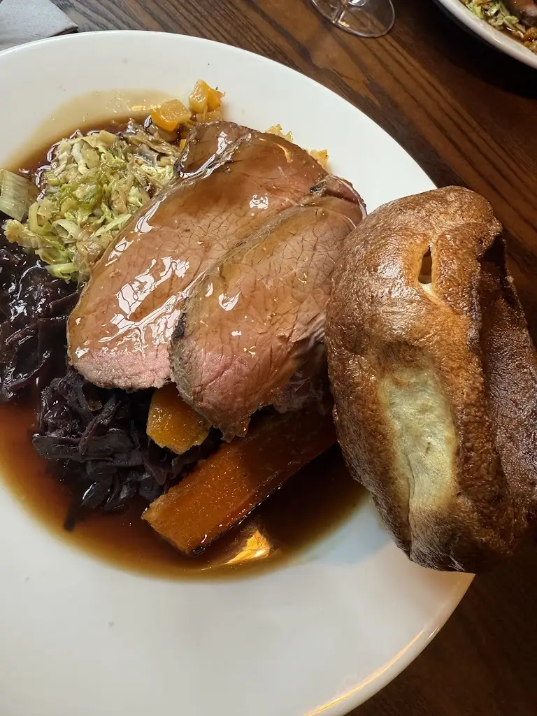 Niel_Winterton Arms_Chiddingfold_review