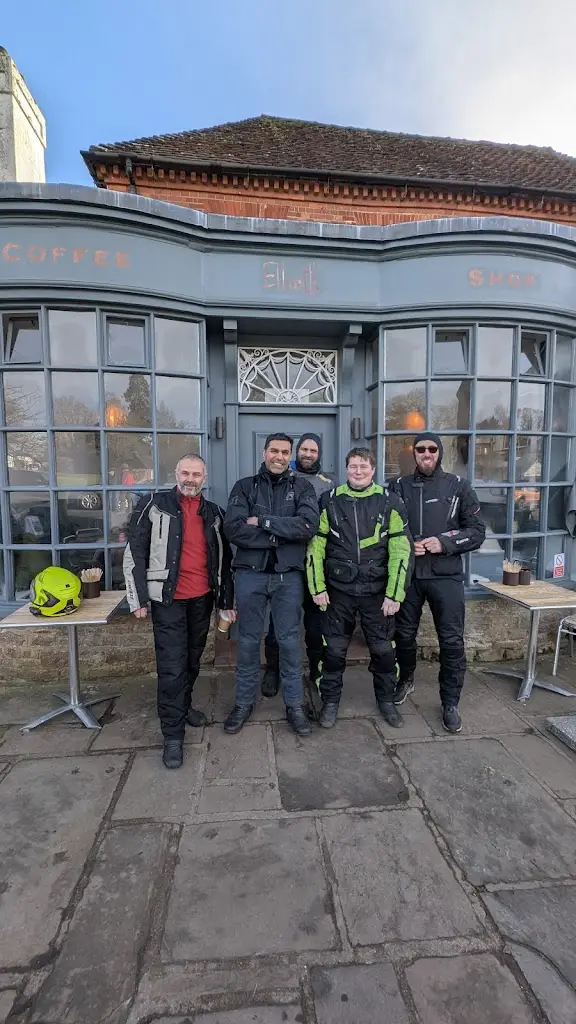 Tony Karim_Elliott's on the Green coffee shop_Chiddingfold_review