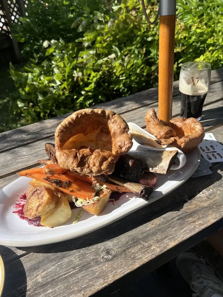 Julia Collington_White Horse_Chiddingfold_review