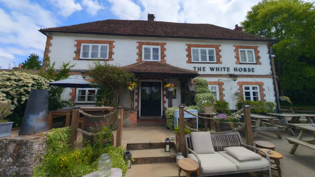 Ralph Fleming_White Horse_Chiddingfold_review