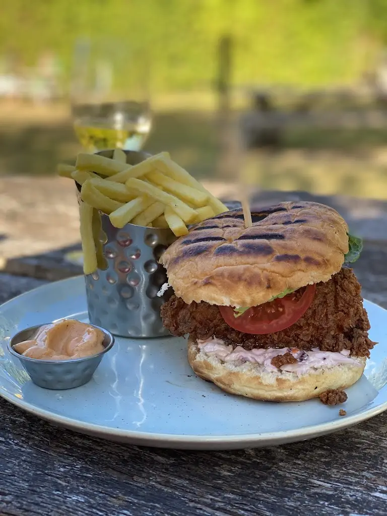 White Horse_Chiddingfold_slider_image_3