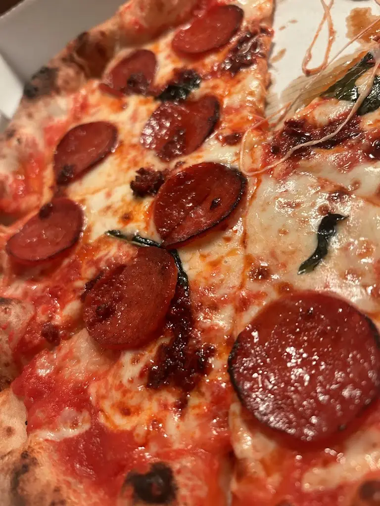 Andy C_Mamma Lourdes Pizza_Chiddingfold_review