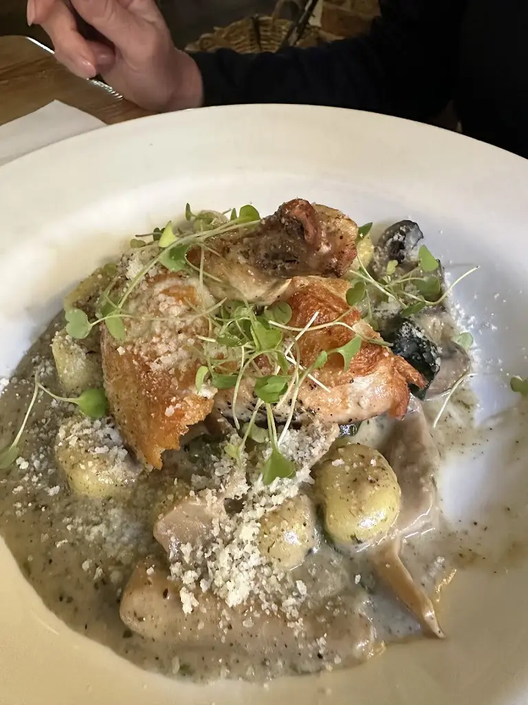 Paul Sexstone_Dog and Pheasant_Chiddingfold_review