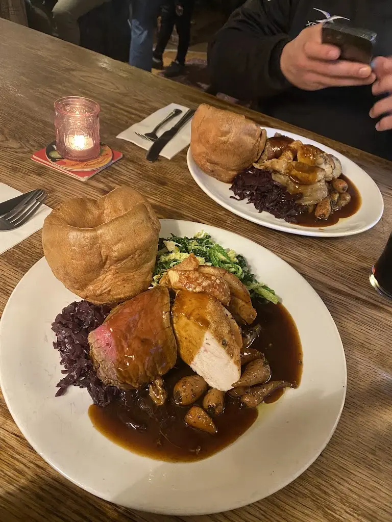 Molly Bowyer_Dog and Pheasant_Chiddingfold_review