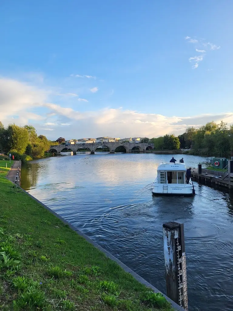 Hannah_Kingfisher Chertsey_Chertsey_review