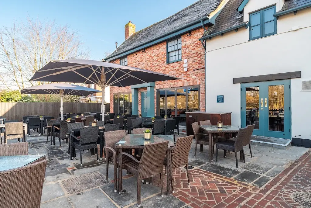 Kingfisher Chertsey_Chertsey_slider_image_1