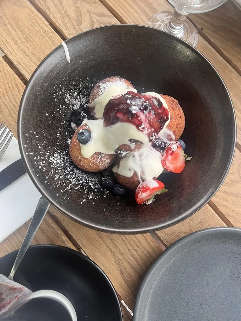 Anya Patapenka_MOLDOVA Grill & Restaurant_Chertsey_review