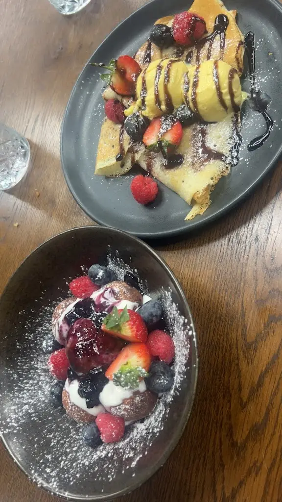 MOLDOVA Grill & Restaurant_Chertsey_slider_image_3